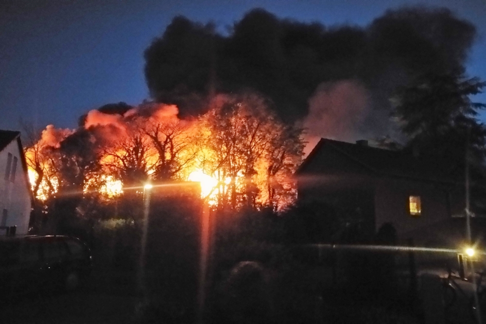 Fröbel-Turnhalle brennt wie Zunder!