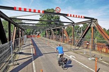 Behelfsbrücke nimmt wichtige Hürden!